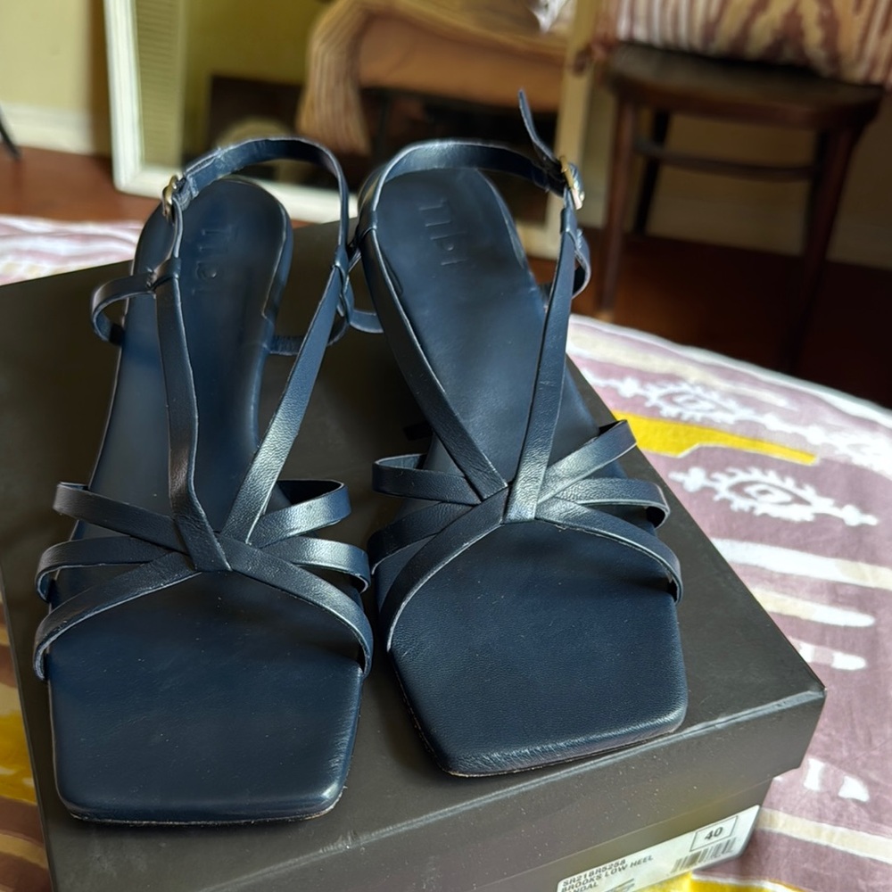 Tibi Brooks low heel navy sandal, size 40EU EUC. $125